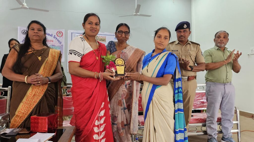 ઉમરપાડામાં કુપોષણ સામે લડતીઆંગણવાડી કાર્યકરોનું અદાણી ફાઉન્ડેશન દ્વારા ‘માતા યશોદા ઍવોર્ડ’થી સન્માન