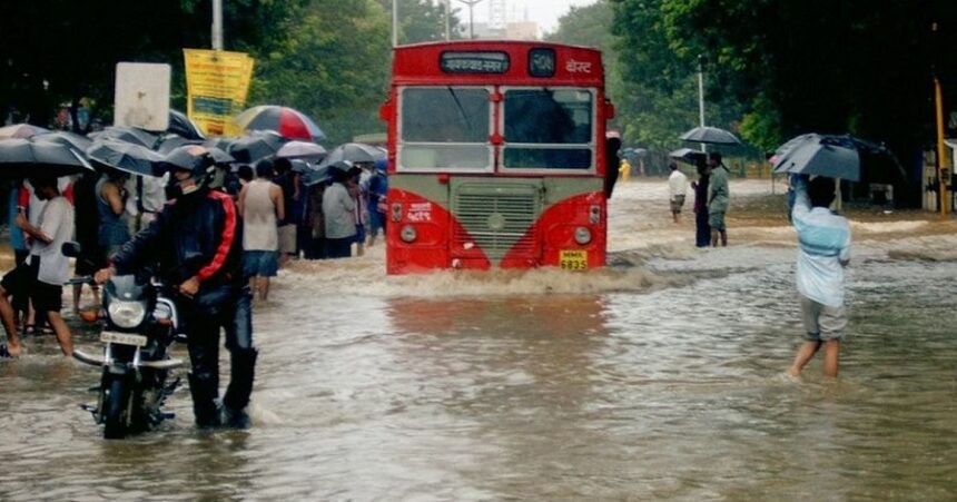 Mumbai heavy rain, मुंबई વરસાદ સમાચાર, mumbai waterlogging, mumbai storm wind, mumbai monsoon update, mumbai rain alert, વરસાદી વાતાવરણ મુંબઈ, મુંબઈ ટ્રાફિક અસર, bmc rain update, mumbai flood news