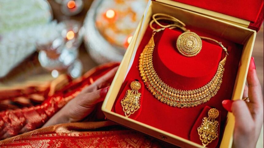 લગ્નમાં મળેલા સોનાના ઘરેણાં, સોનાના ઘરેણાં પર ટેક્સ, gold tax in india, wedding gold tax rules, income tax on gifts, gold jewellery tax rules