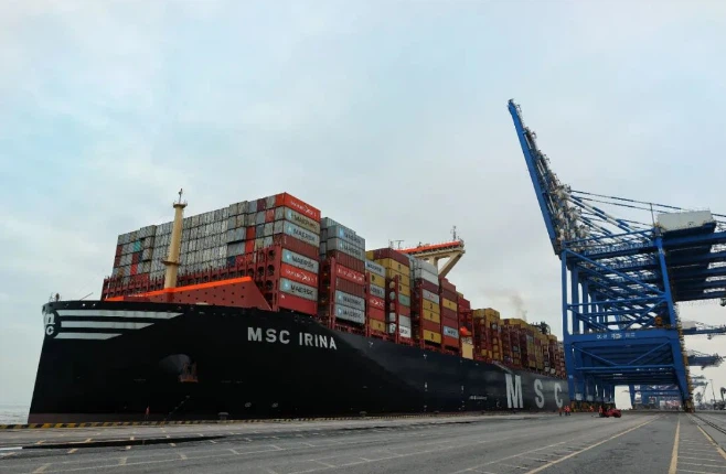 અદાણી ગ્રુપની મોટી સિદ્ધિ, વિશ્વનું સૌથી મોટું કન્ટેનર જહાજ MSC IRINA વિઝિંજામ બંદર પહોંચ્યું