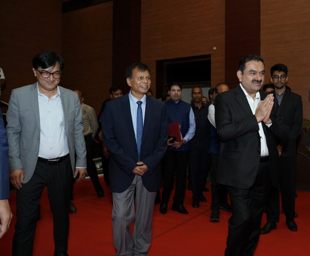 બધાએ મને કહ્યું “ધારાવી બહુ રાજકીય વિષય છે.”: ધારાવીને લઈ અદાણી થયા ભાવુક