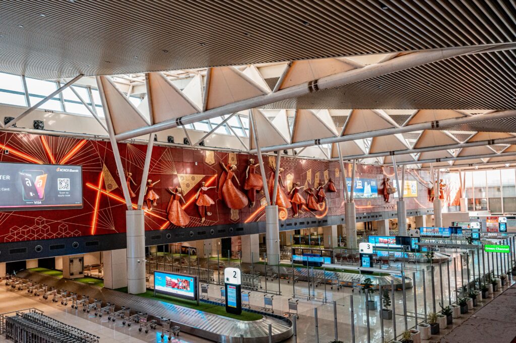 SVPI એરપોર્ટ ખાતે ગુજરાતની સ્વતંત્રતા, ઉત્સવ અને ભવ્ય વારસાની ઉજવણી કરતા નવા સ્થાપનોનું અનાવરણ