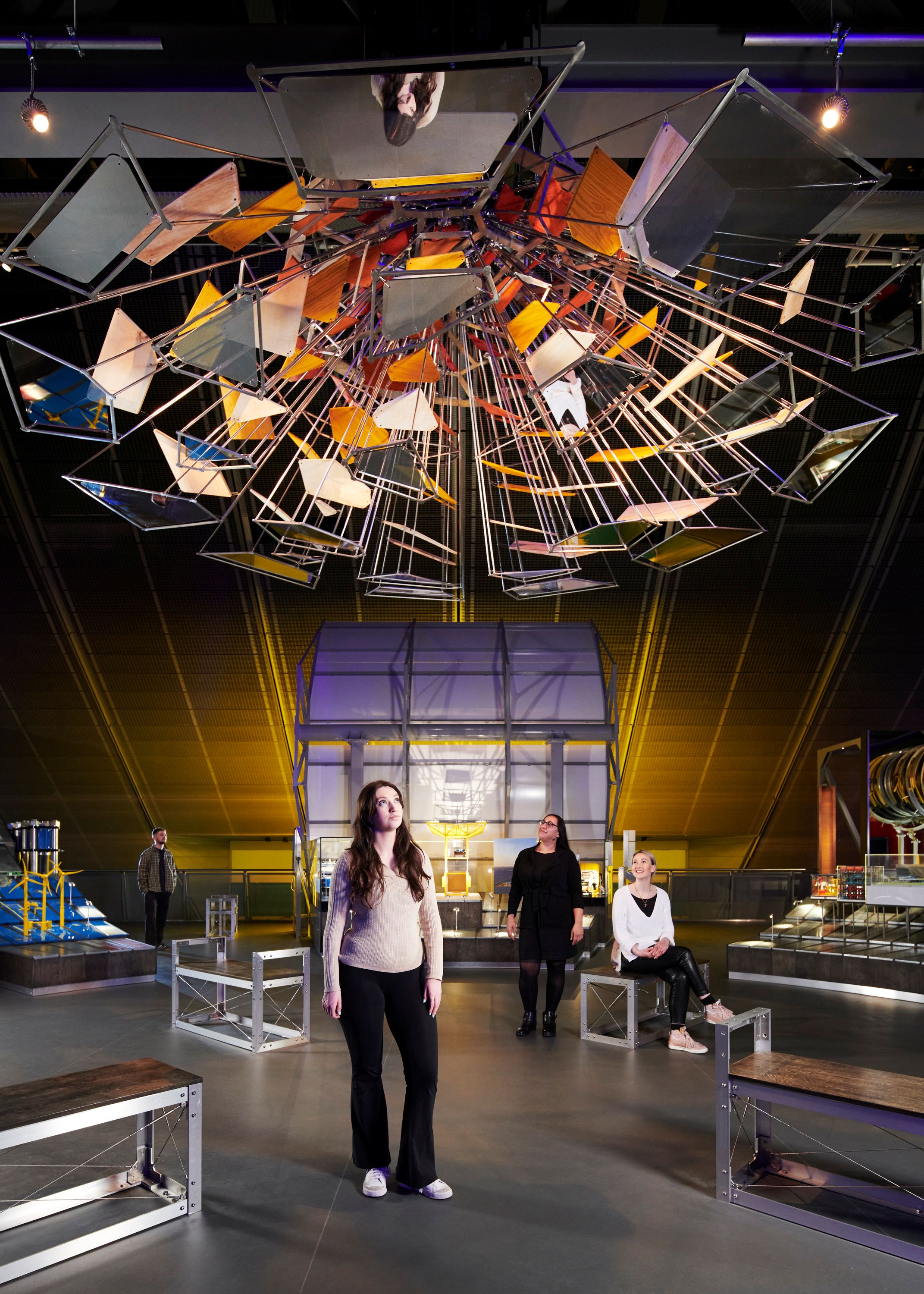 અદાણી ગ્રીન એનર્જી ગેલેરીએ લંડનમાં દસ લાખ મુલાકાતીઓની ખુશીની ઉજવણી કરી