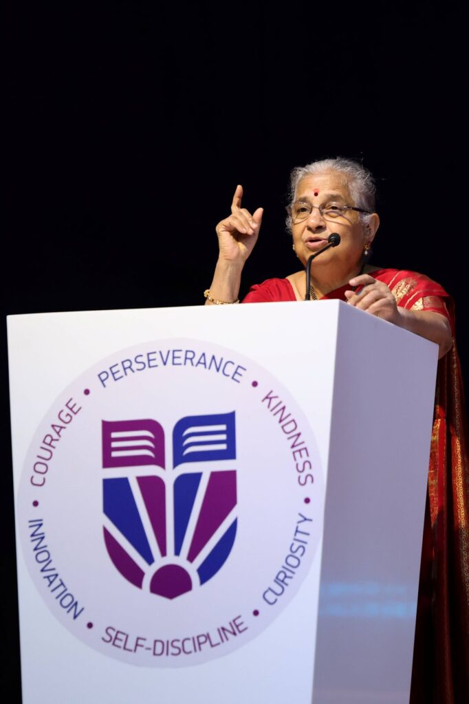 સુધા મૂર્તિની પ્રેરક હાજરીમાં અદાણી ઇન્ટરનેશનલ સ્કૂલ ખાતે બુકફ્લિક્સ 2025નો આરંભ ઇન્ટરનેશનલ સ્કૂલ