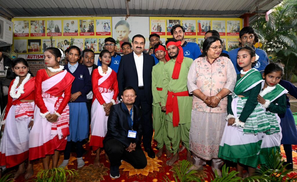 અદાણી ગ્રુપના ચેરમેન ગૌતમ અદાણીએ ધનબાદમા "પહલા કદમ સ્કૂલ"ની મુલાકાત લીધી - દિવ્યાંગ બાળકો માટે "નયી ઉડાન કાફે"નું ઉદ્ઘાટન