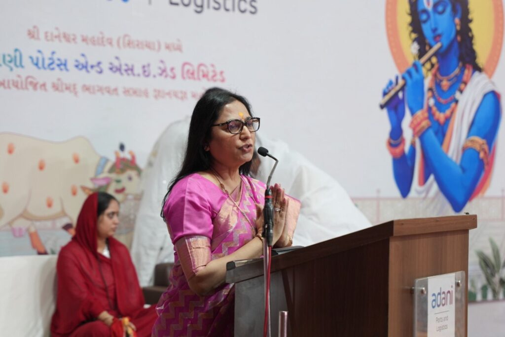 અદાણી પરિવાર દ્વારા આયોજીત શ્રીમદ ભાગવત સપ્તાહના બીજા દિવસે કથામંડપ (ડોમ) ટૂંકું પડ્યું.