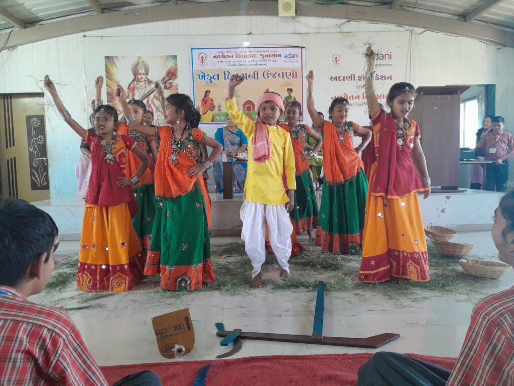 નવચેતન અદાણી વિદ્યાલયના વિદ્યાર્થીઓએ ખેડૂત દિવસની ઉજવણી કરી