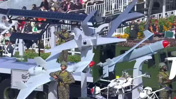 Operation Sindoor બાદ પ્રજાસત્તાક પરેડમાં ભારતની સેના શક્તિઃ 8 તસવીરોમાં ભારતીય લશ્કરનો દમ-ખમ