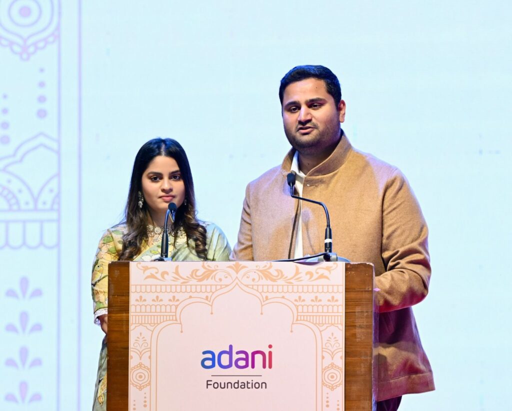 દિવા અને જીત અદાણીએ સંસારી જીવનનું પ્રથમ વર્ષ દિવ્યાંગ મહિલાઓની સંગે ઉજવ્યું