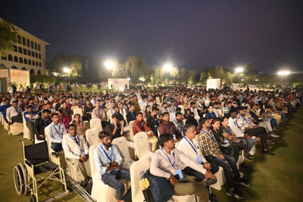 દિવા અને જીત અદાણીએ સંસારી જીવનનું પ્રથમ વર્ષ દિવ્યાંગ મહિલાઓની સંગે ઉજવ્યું