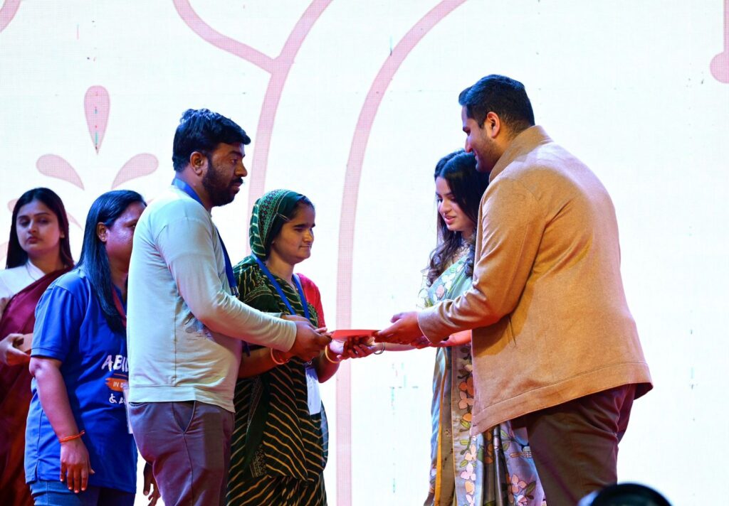 દિવા અને જીત અદાણીએ સંસારી જીવનનું પ્રથમ વર્ષ દિવ્યાંગ મહિલાઓની સંગે ઉજવ્યું