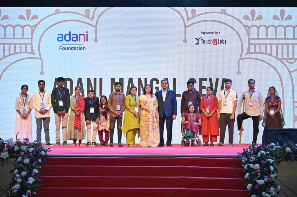 દિવા અને જીત અદાણીએ સંસારી જીવનનું પ્રથમ વર્ષ દિવ્યાંગ મહિલાઓની સંગે ઉજવ્યું