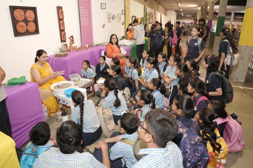 તાલ ગ્રુપ 'નાયિકા - 5.0 × RANGINI' ફોક આર્ટ્સ અને ડાન્સ ફેસ્ટિવલમાં સુરતી બાળકો ઝૂમ્યા