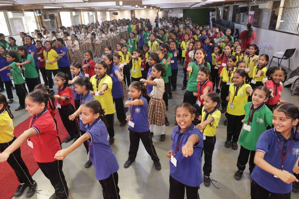 Women's Day 2026: ધારાવીમાં શાળાએ જતી છોકરીઓને સ્વ-બચાવ અને આરોગ્ય જાગૃતિ માટે તાલીમ આપવામાં આવી