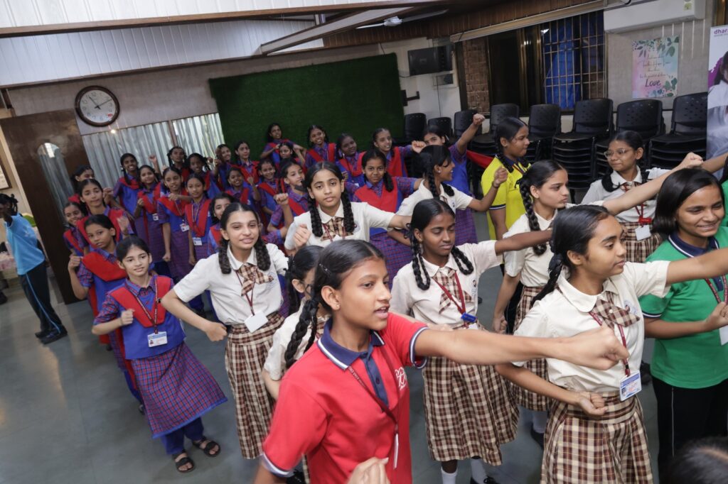 Women's Day 2026: ધારાવીમાં શાળાએ જતી છોકરીઓને સ્વ-બચાવ અને આરોગ્ય જાગૃતિ માટે તાલીમ આપવામાં આવી