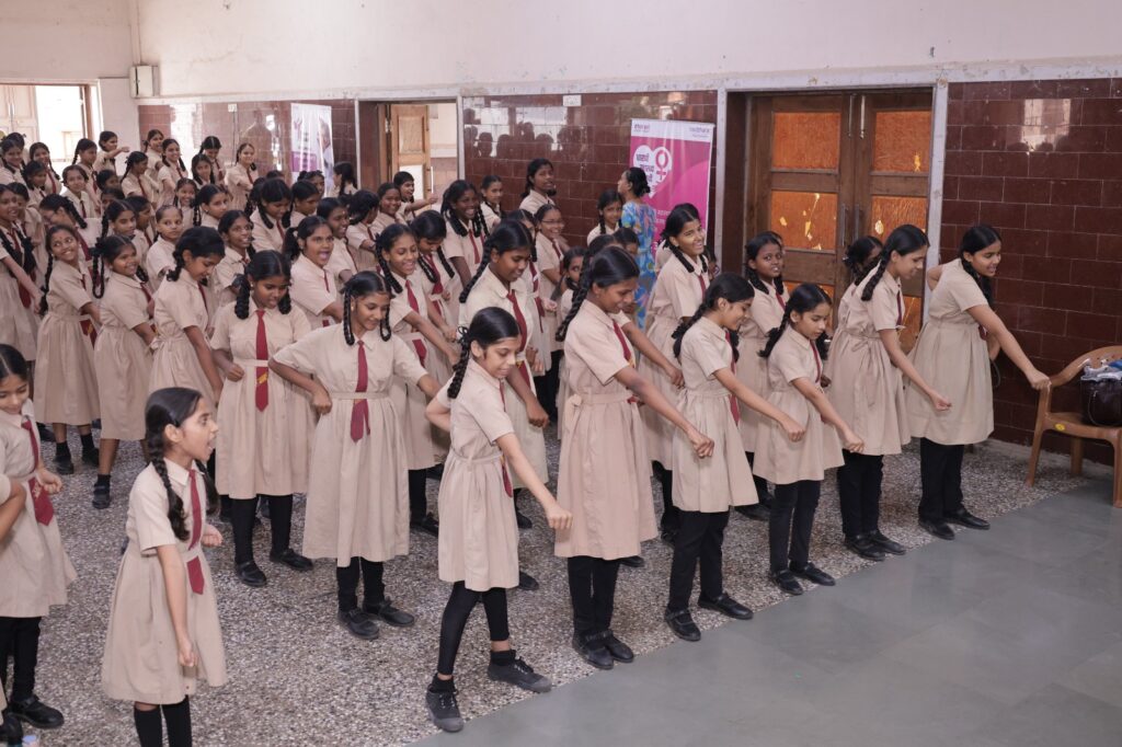 Women's Day 2026: ધારાવીમાં શાળાએ જતી છોકરીઓને સ્વ-બચાવ અને આરોગ્ય જાગૃતિ માટે તાલીમ આપવામાં આવી