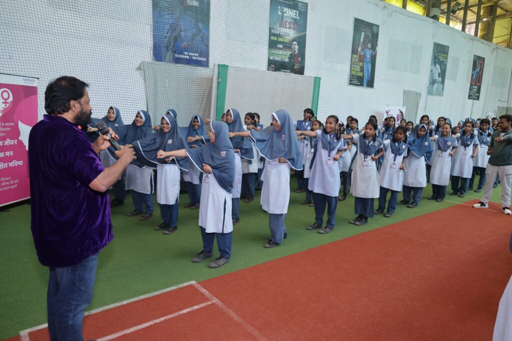 Women's Day 2026: ધારાવીમાં શાળાએ જતી છોકરીઓને સ્વ-બચાવ અને આરોગ્ય જાગૃતિ માટે તાલીમ આપવામાં આવી