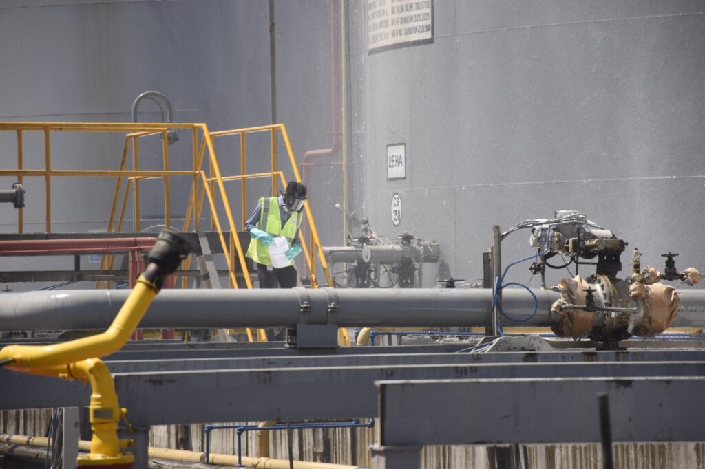 સુરતના દરિયે હવાઈ ડ્રોન હુમલાને પહોચી વળવા ગુજરાત મેરીટાઇમ બોર્ડ અને અદાણી હજીરા પોર્ટનું સંયુક્ત ઓરેશન