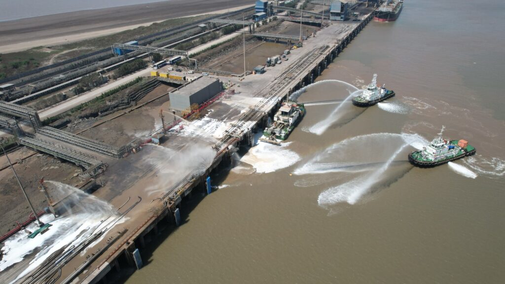 સુરતના દરિયે હવાઈ ડ્રોન હુમલાને પહોચી વળવા ગુજરાત મેરીટાઇમ બોર્ડ અને અદાણી હજીરા પોર્ટનું સંયુક્ત ઓરેશન